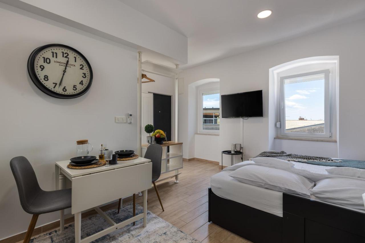 Agostini - Self Check-In Studios - Free Gated Parking On Site Fiume Esterno foto