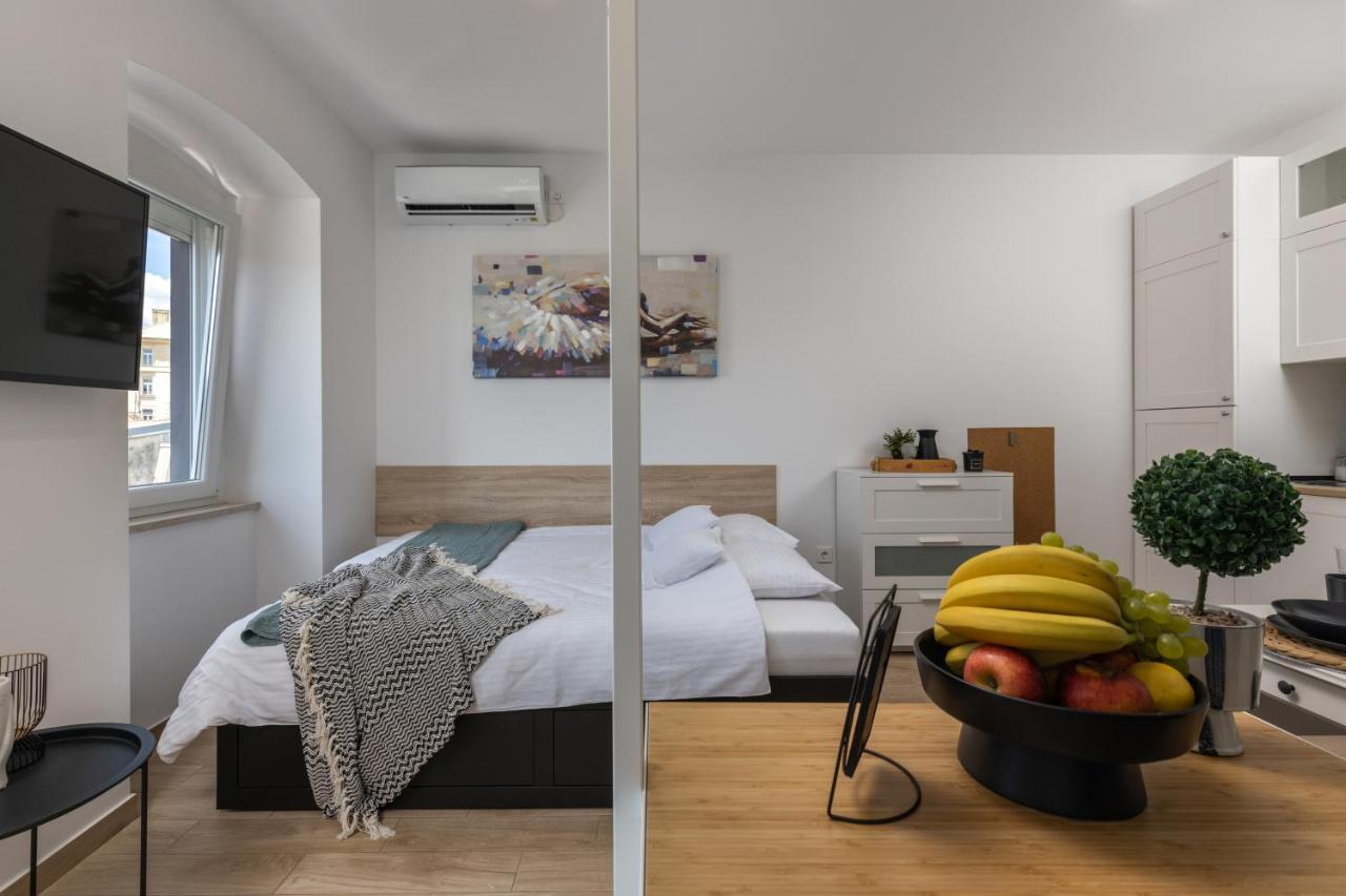 Agostini - Self Check-In Studios - Free Gated Parking On Site Fiume Esterno foto