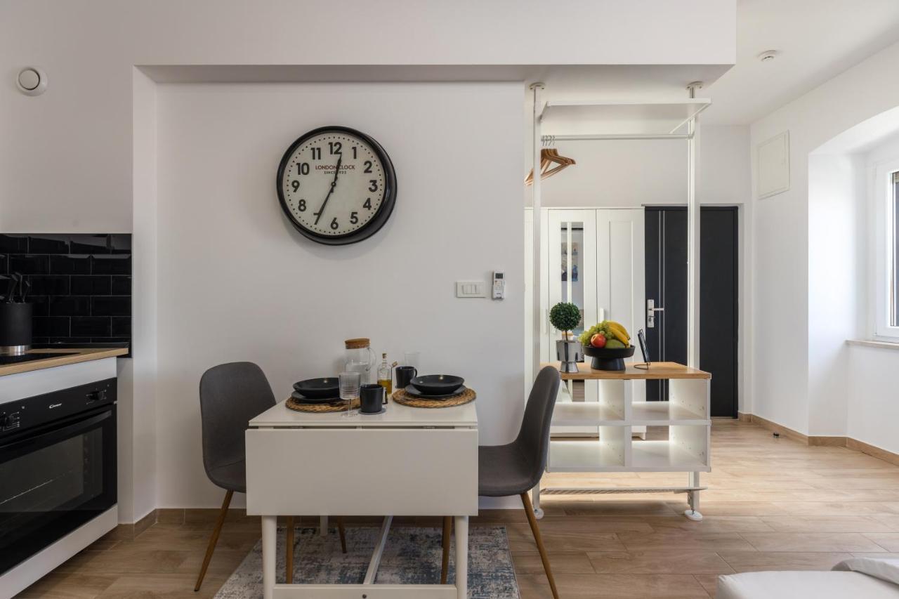 Agostini - Self Check-In Studios - Free Gated Parking On Site Fiume Esterno foto