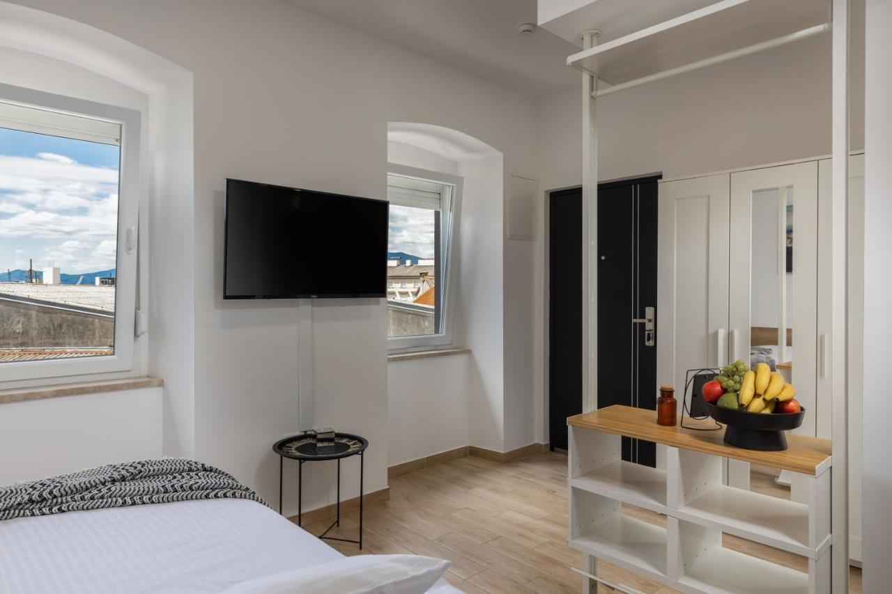 Agostini - Self Check-In Studios - Free Gated Parking On Site Fiume Esterno foto