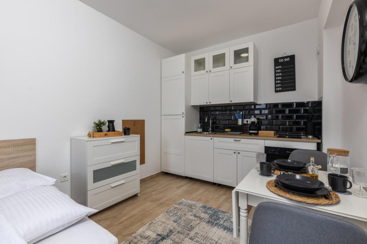 Agostini - Self Check-In Studios - Free Gated Parking On Site Fiume Esterno foto