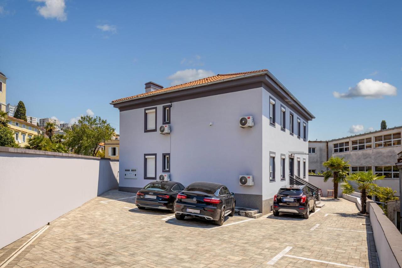 Agostini - Self Check-In Studios - Free Gated Parking On Site Fiume Esterno foto