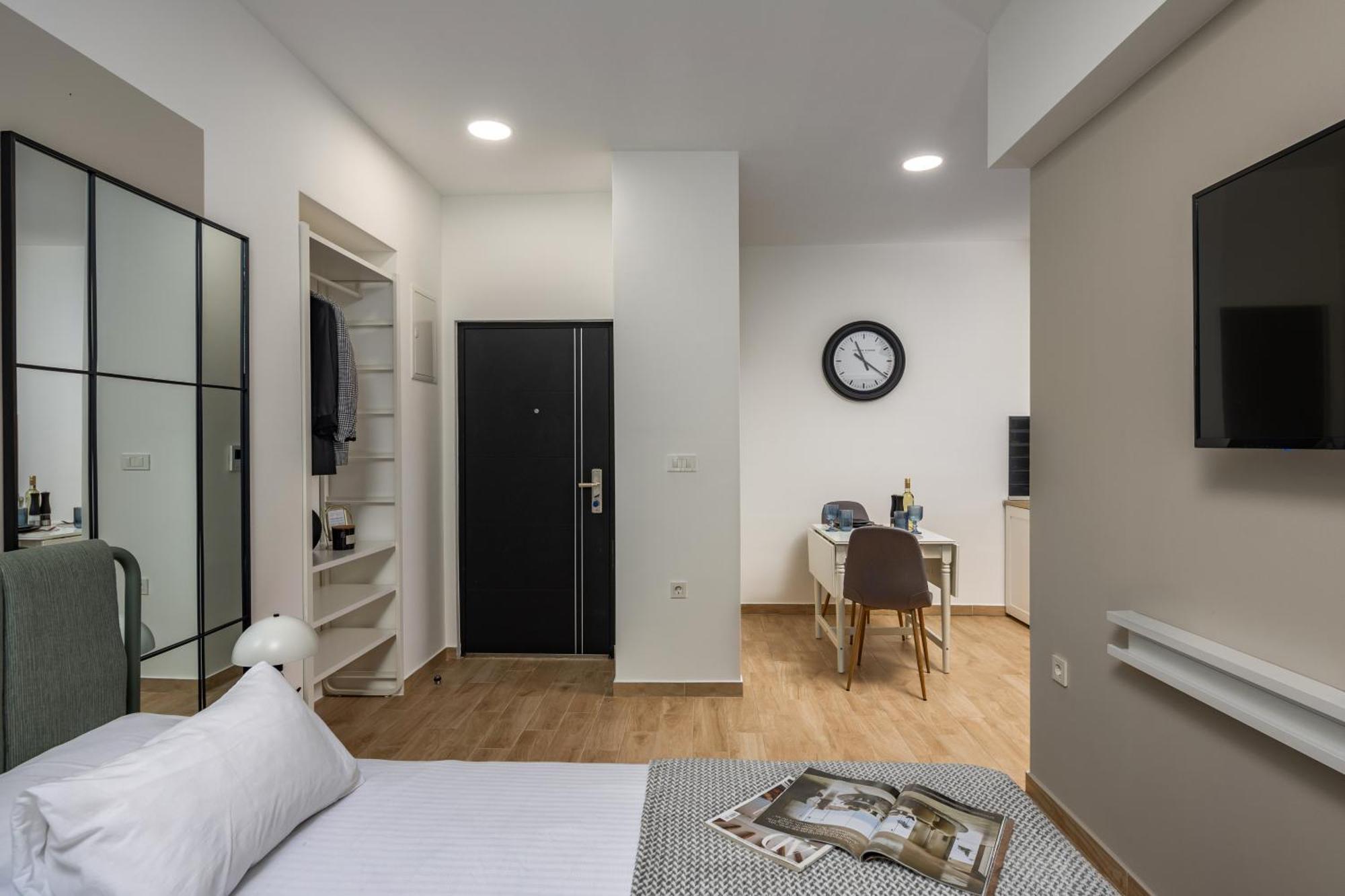 Agostini - Self Check-In Studios - Free Gated Parking On Site Fiume Esterno foto