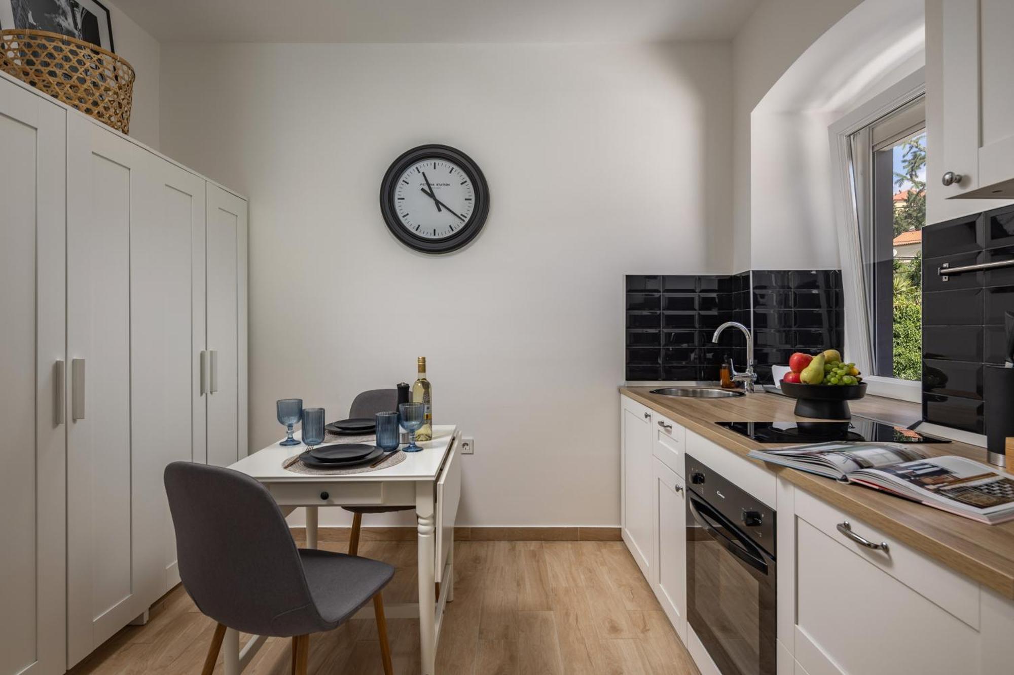 Agostini - Self Check-In Studios - Free Gated Parking On Site Fiume Esterno foto