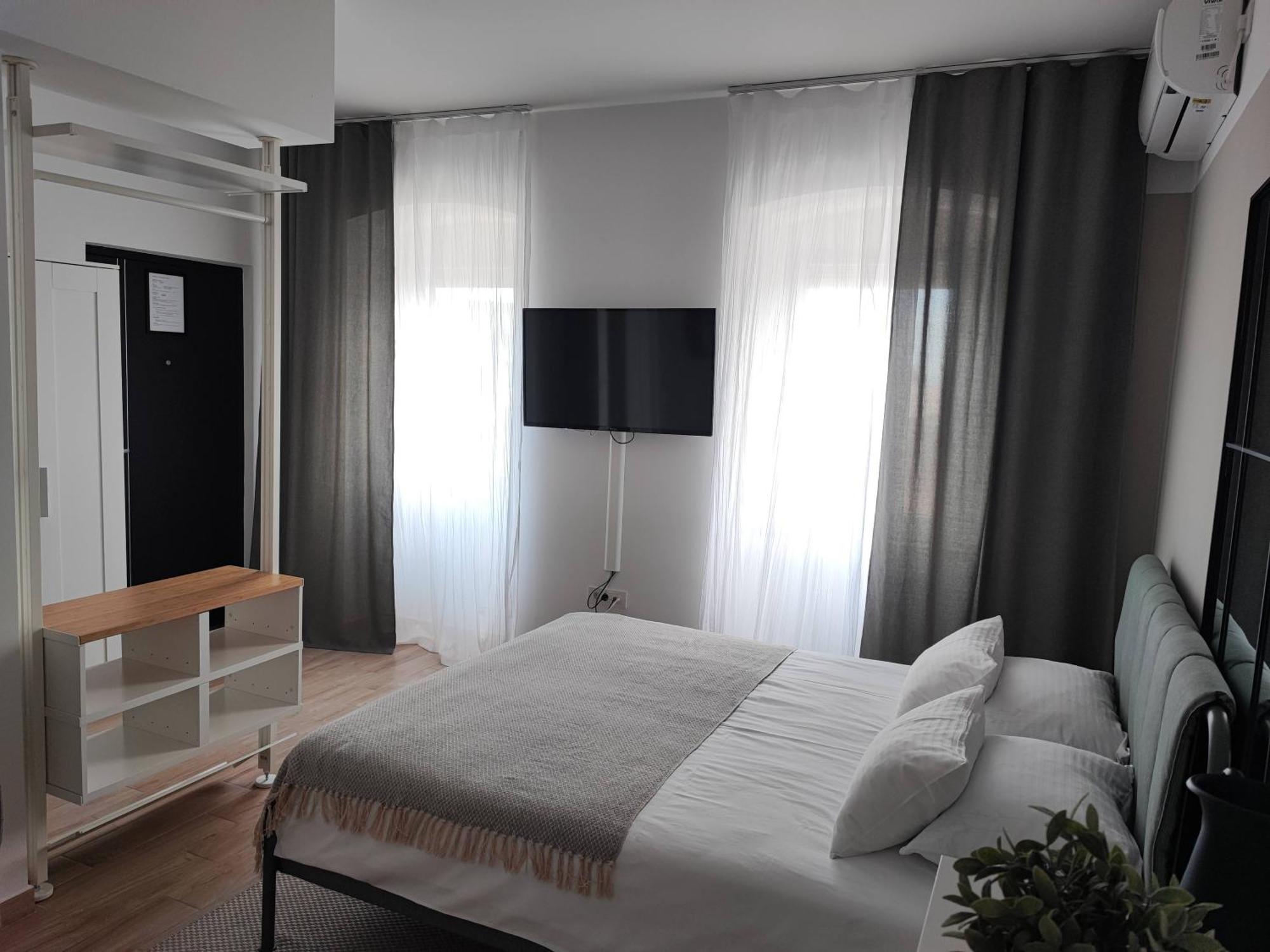 Agostini - Self Check-In Studios - Free Gated Parking On Site Fiume Esterno foto